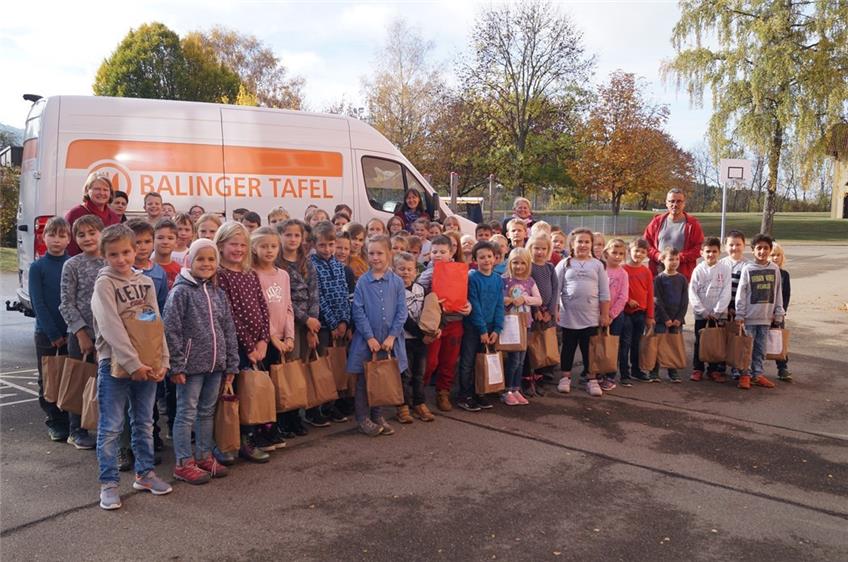 „Teilen schmeckt beiden“: Geislinger und Schörzinger Grundschüler spenden für die Balinger Tafel