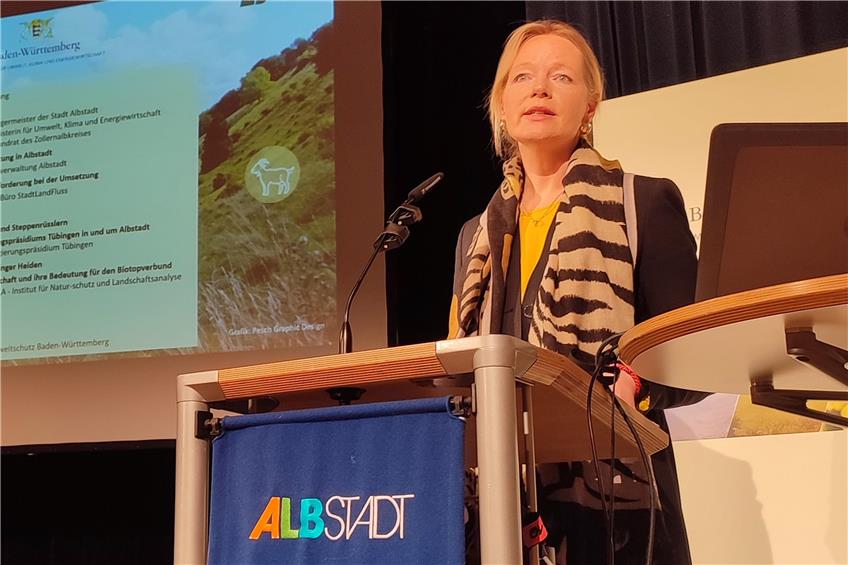 Umweltministerin Thekla Walker lobt Albstadts Engagement für landesweiten Biotopverbund